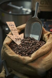 La torréfaction du cacao – l’art de révéler les arômes